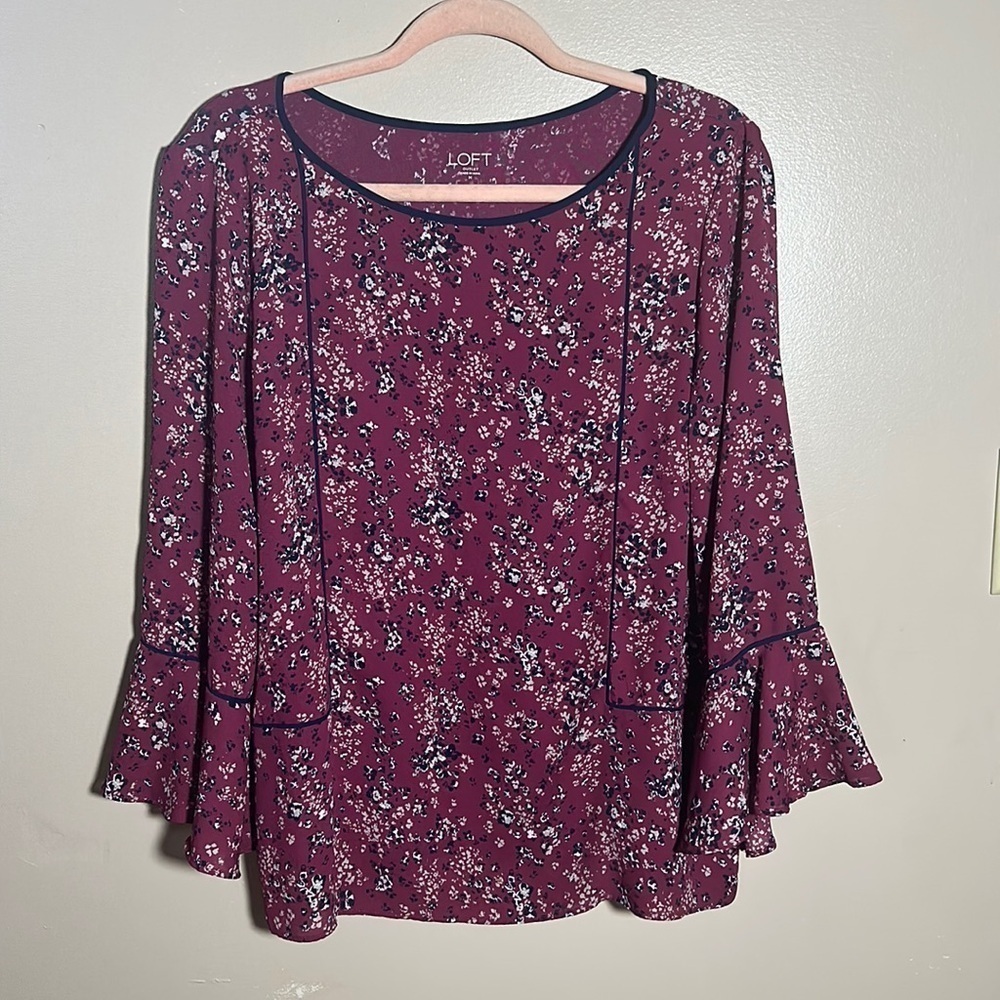 Loft Floral Bell Sleeved‎ Career Top | Medium